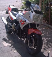 1985 Yamaha FZ 750 (reduced effect) photo